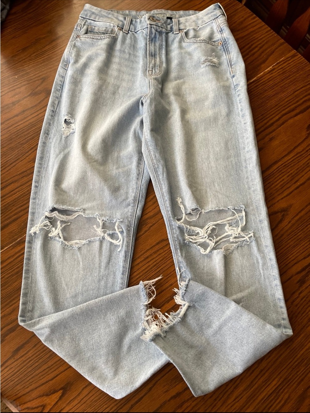 Women’s American Eagle Distressed Jeans Size 14! - Picture 1 of 1
